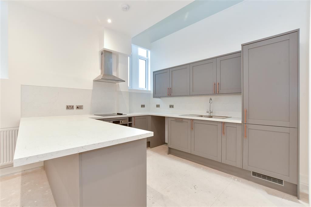 Property photo 3 of 9 Kitchen/ Living Room