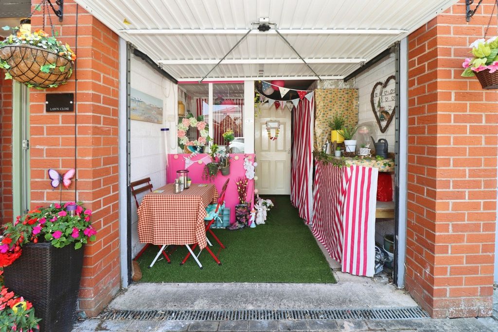 Property photo 2 of 12 Pbox-Img.Jpg