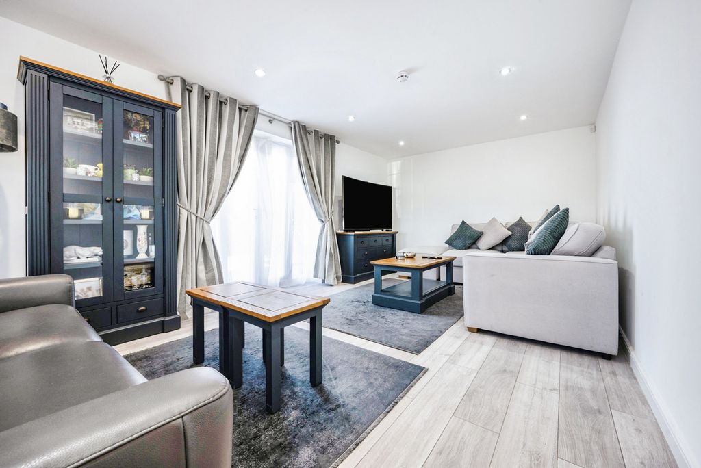 Property photo 2 of 30 Pbox-Img.Jpg