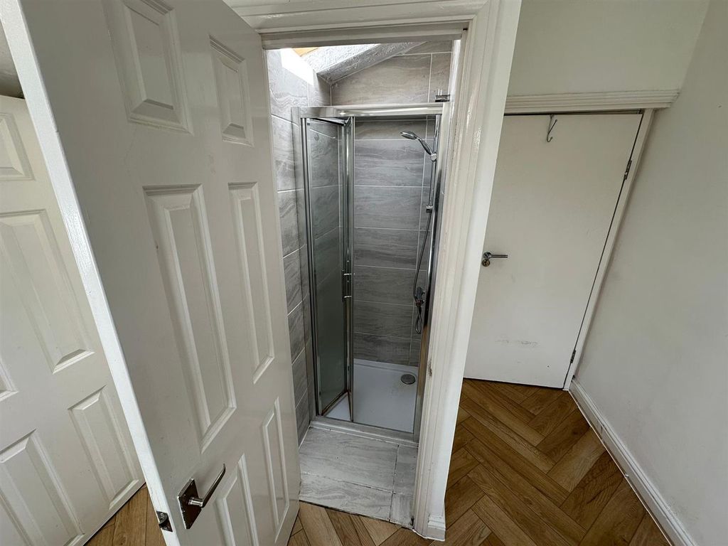Property photo 3 of 5 Shower 3 25 Denny Road.Jpg