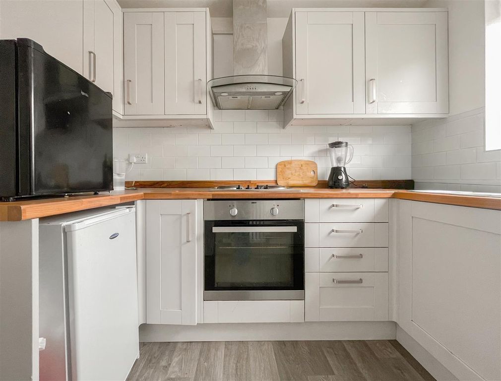 Property photo 2 of 19 Kitchen