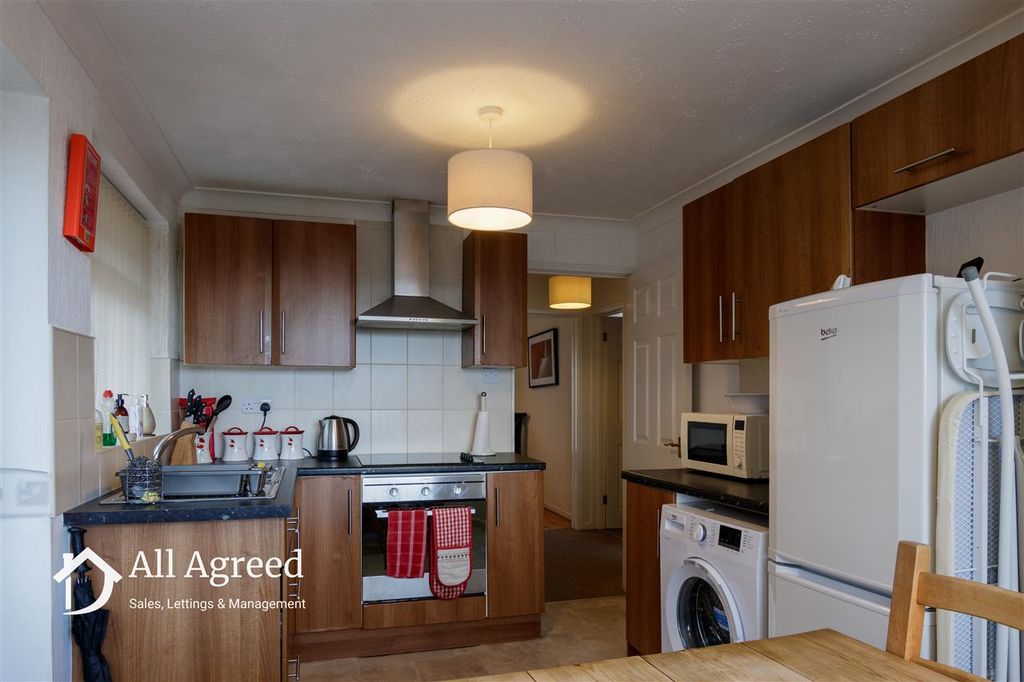 Property photo 2 of 17 Kitchen