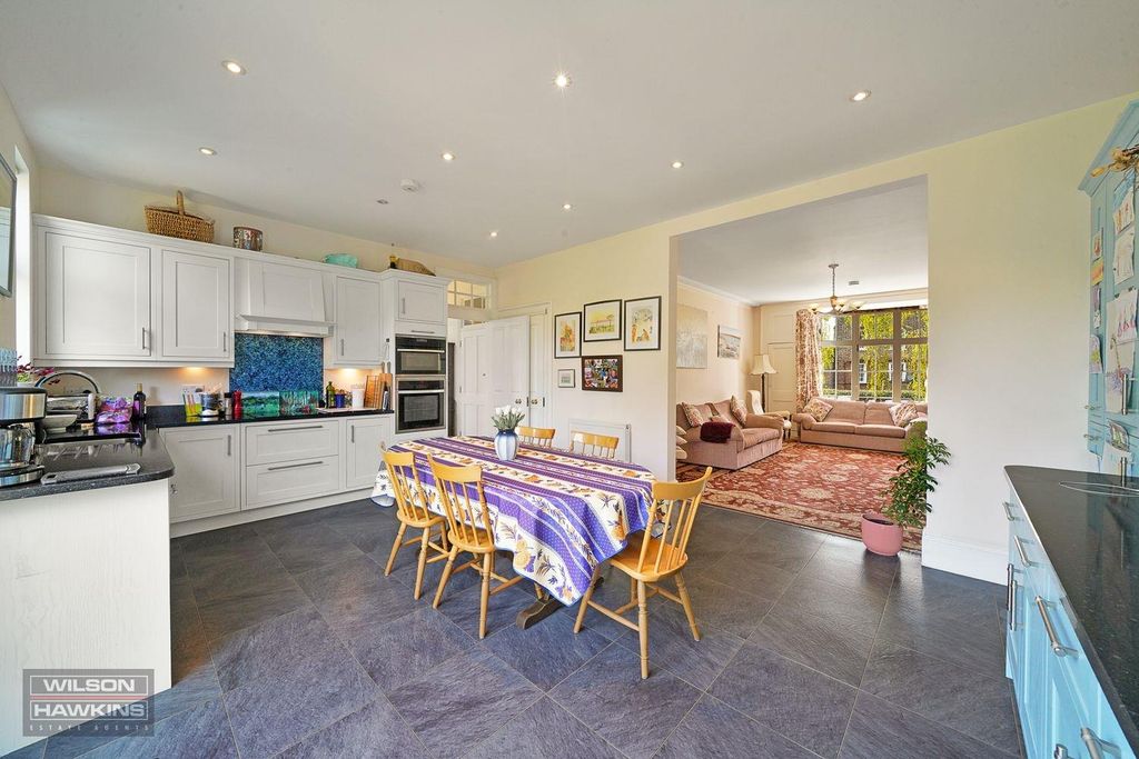 Property photo 3 of 21 17 London Road - Grr6Aunbqhdnp5G5Wohu.Jpg
