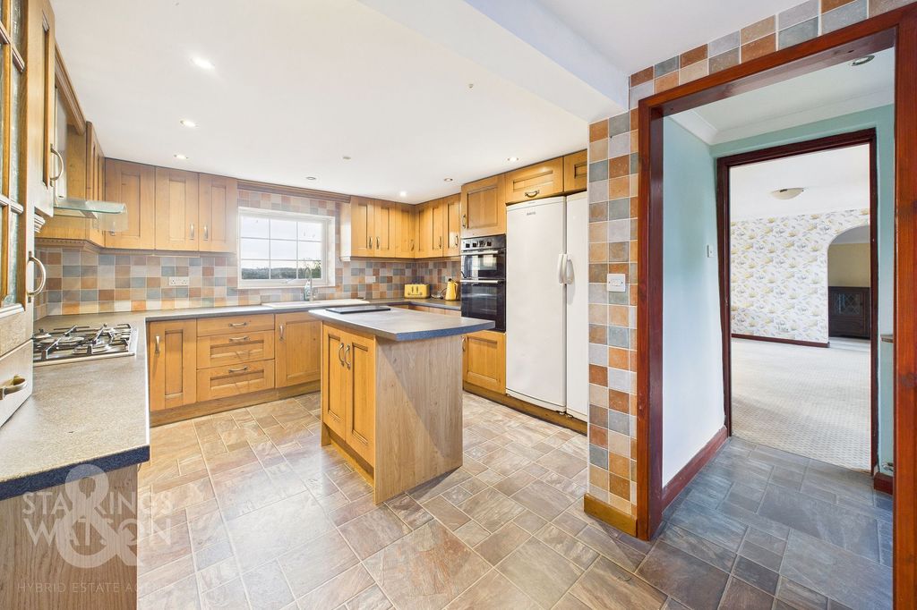 Property photo 3 of 36