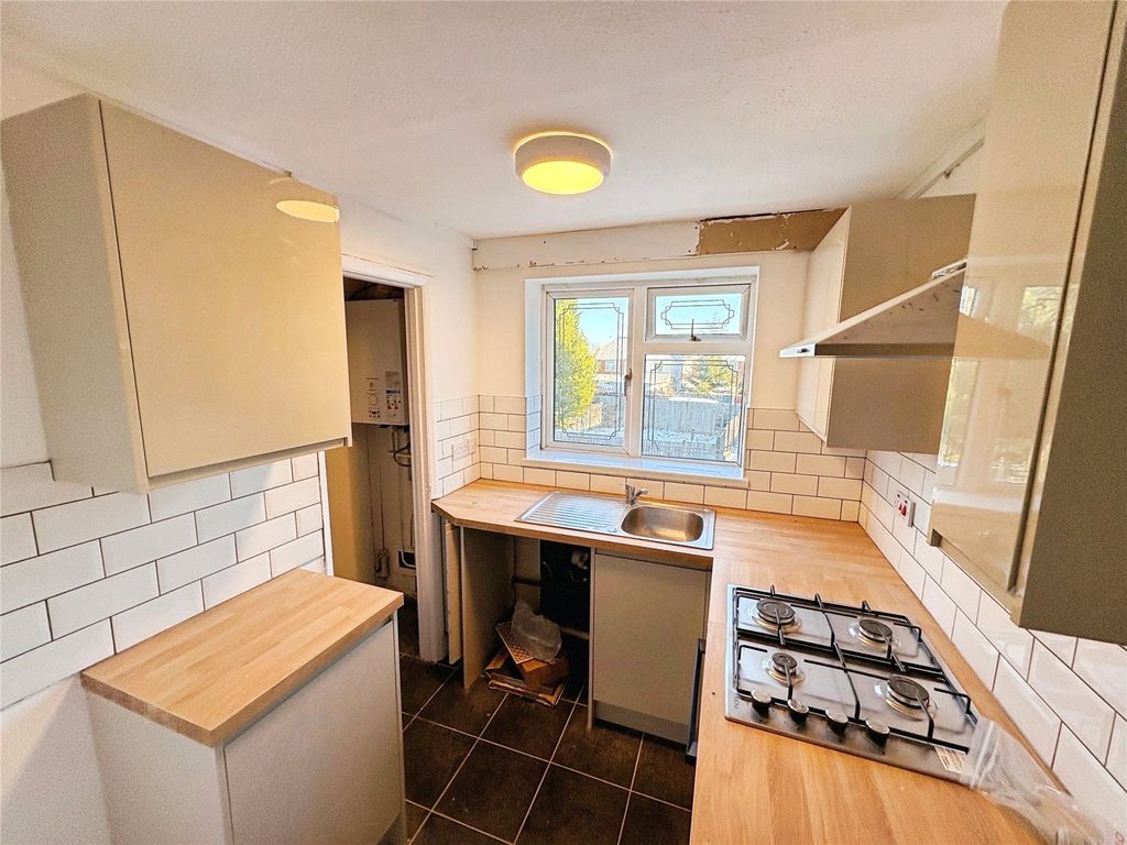 Property photo 3 of 6 Kitchen