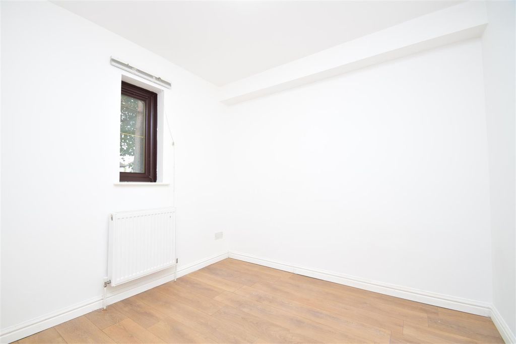 Property photo 3 of 7 Bedroom