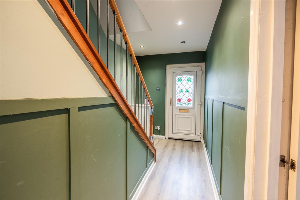 Property photo 3 of 17 Hallway.Jpg
