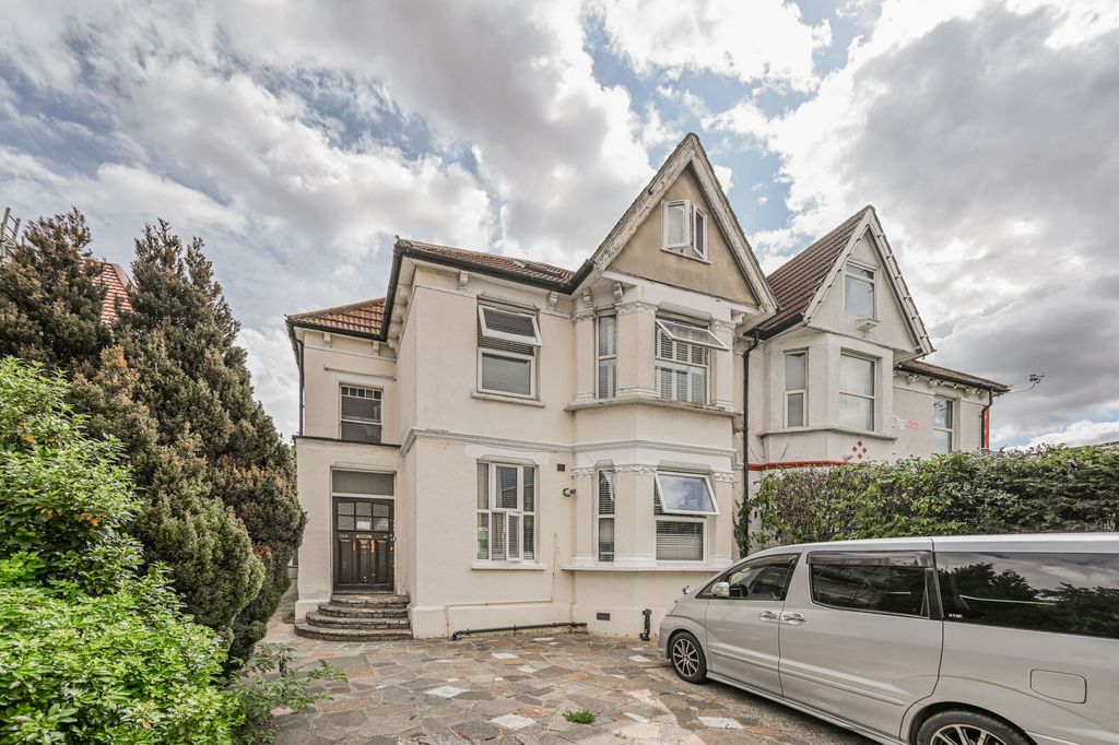 Property photo 2 of 9
