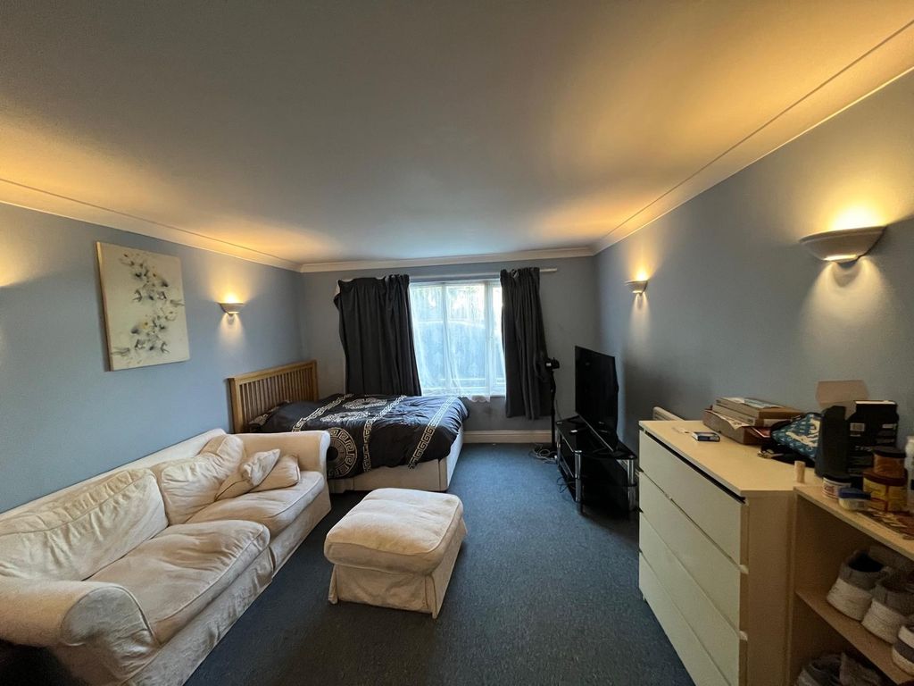 Property photo 2 of 3