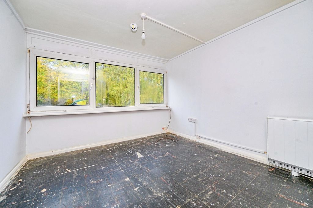 Property photo 3 of 11 Photo