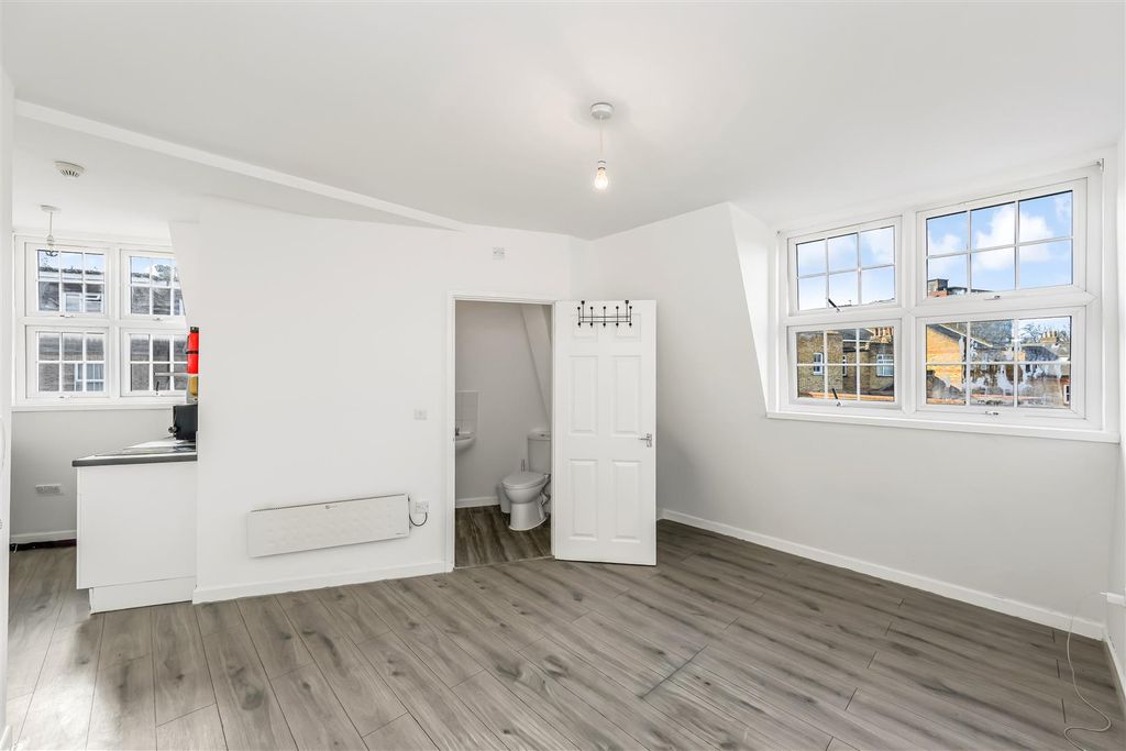 Property photo 1 of 15 10, Holywell House-1.Jpg