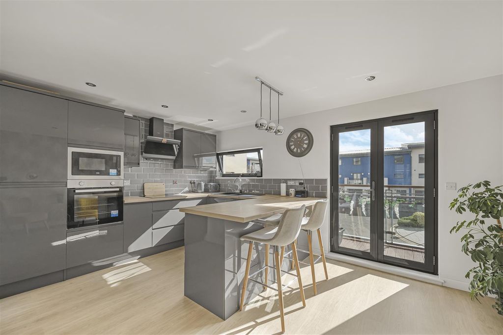 Property photo 2 of 39 Kitchen/Breakfast Room