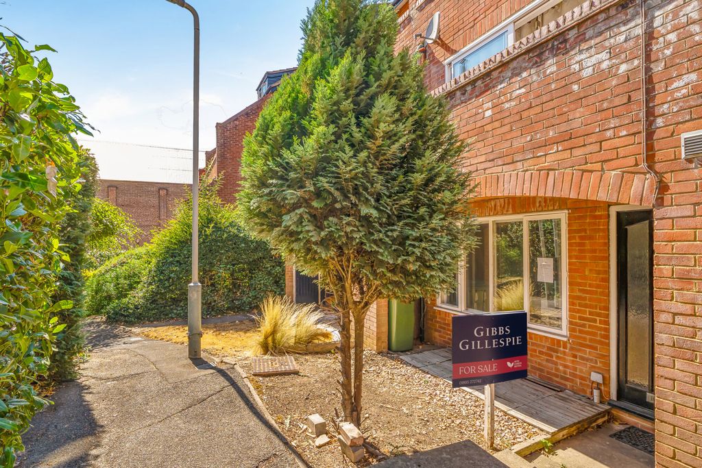 Property photo 1 of 13 1-6A87927221cc2-1...