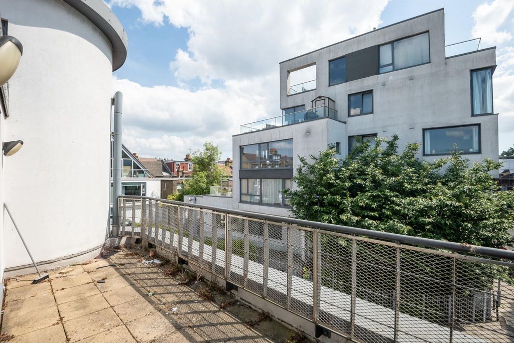 Property photo 1 of 4 Balcony