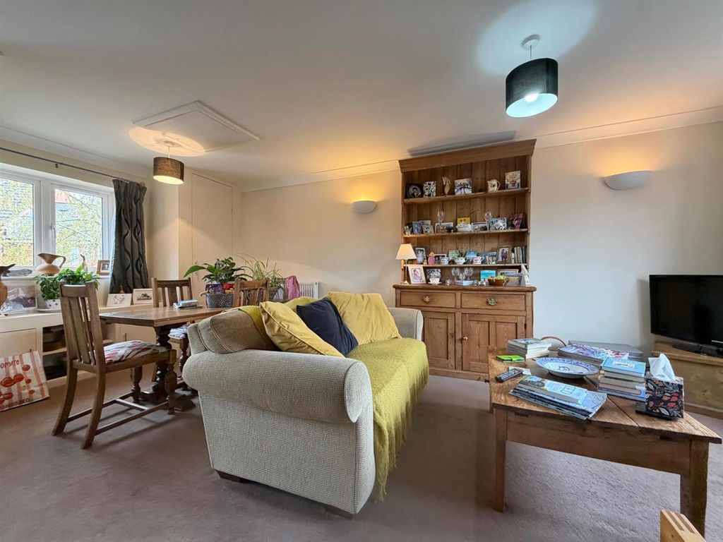 Property photo 3 of 8