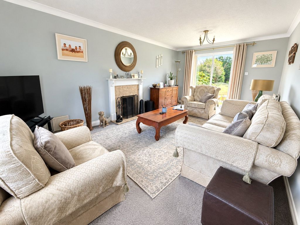 Property photo 2 of 23 Sitting Room