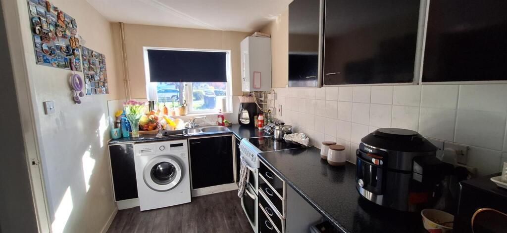 Property photo 3 of 9 Kitchen.Jpg