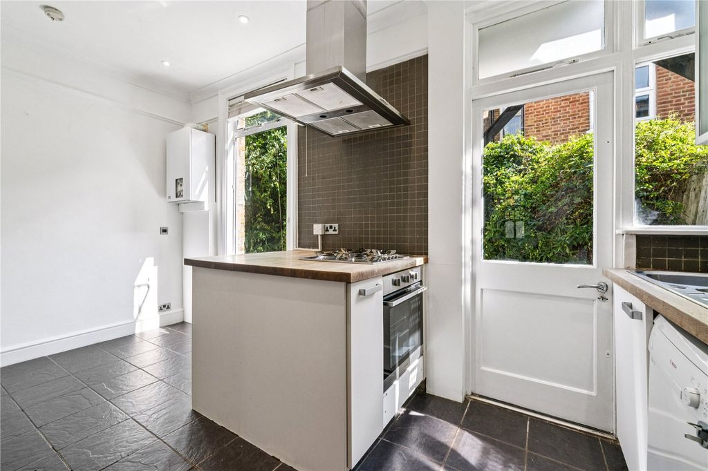 Property photo 3 of 9 Kitchen