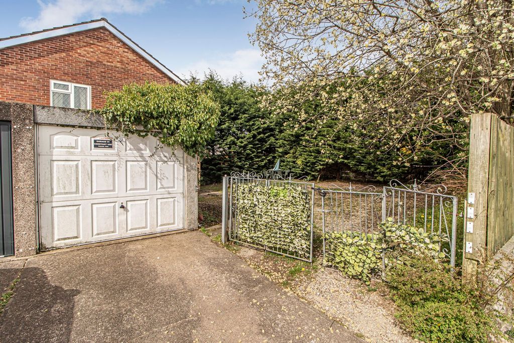 Property photo 3 of 31