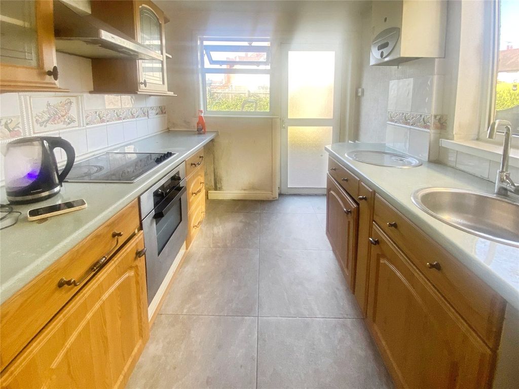 Property photo 2 of 9 Kitchen