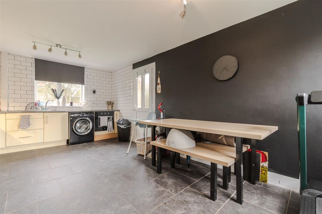 Property photo 3 of 15 Kitchen Diner