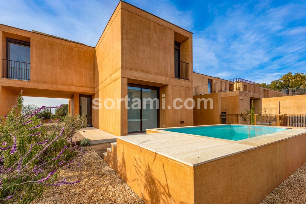 Property photo 1 of 42