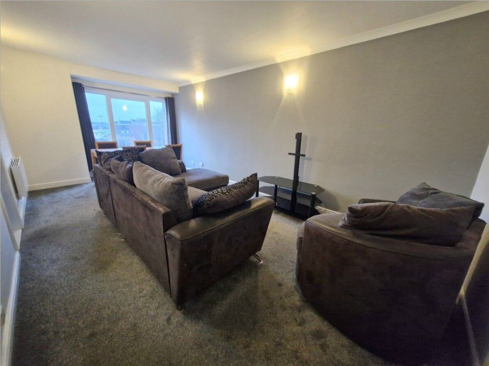 Property photo 2 of 8 Lounge