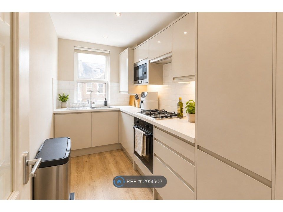 Property photo 2 of 9 Kitchen