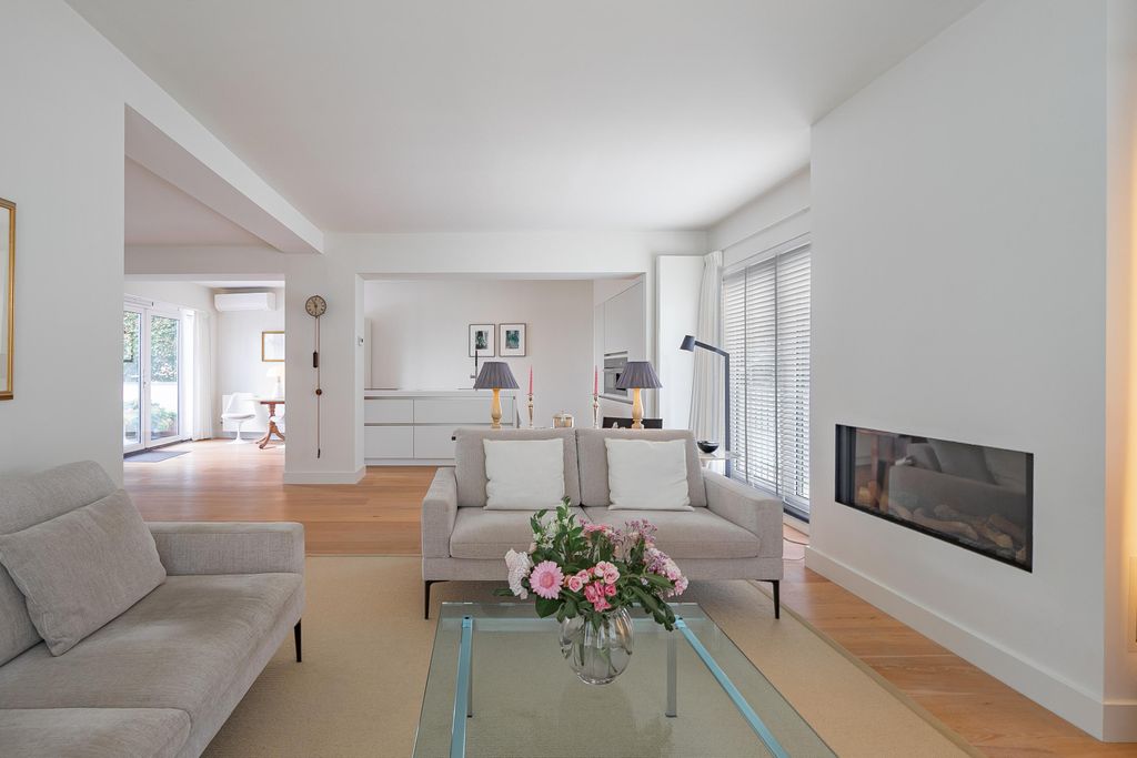 Property photo 2 of 27