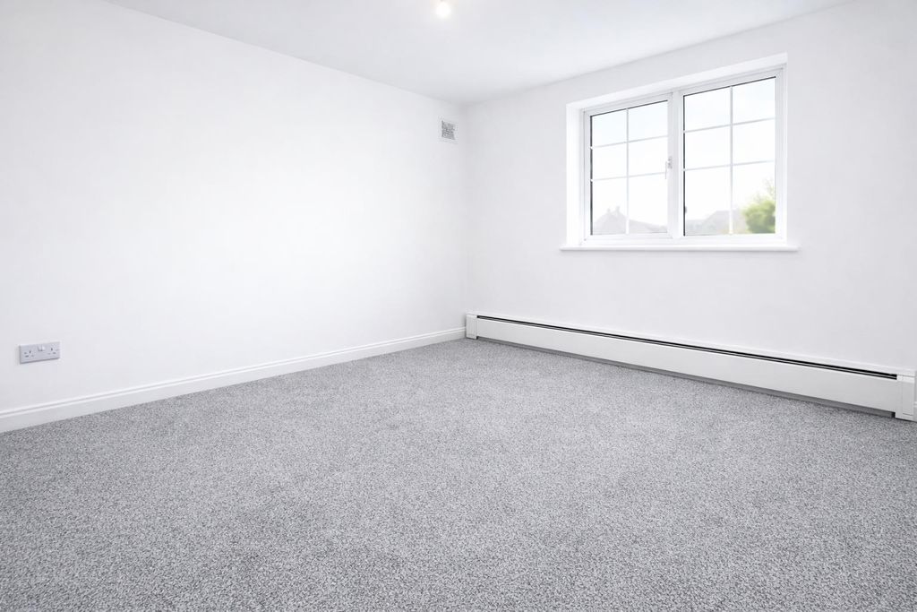 Property photo 2 of 11 Bedroom 2