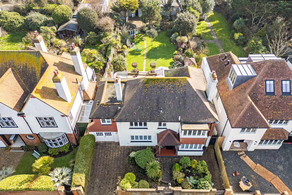 Property photo 3 of 49