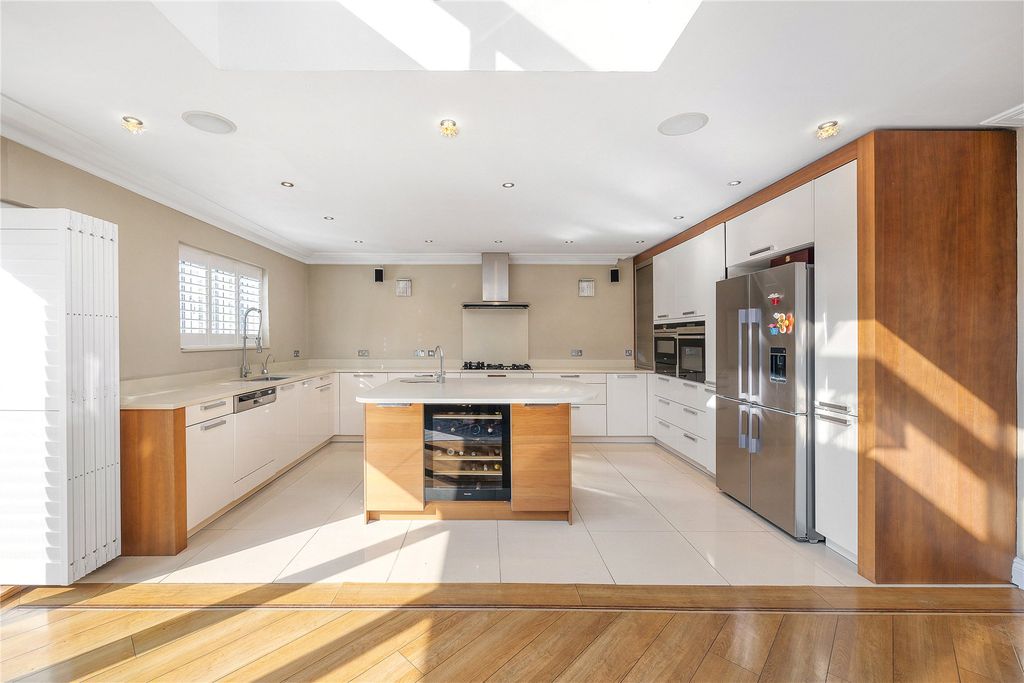 Property photo 3 of 19 Picture No. 14