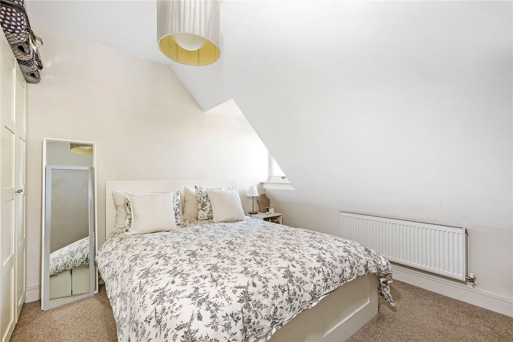 Property photo 3 of 10 Bedroom