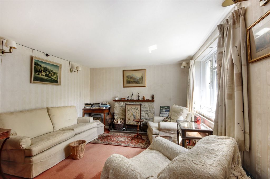 Property photo 3 of 16 Sitting Room