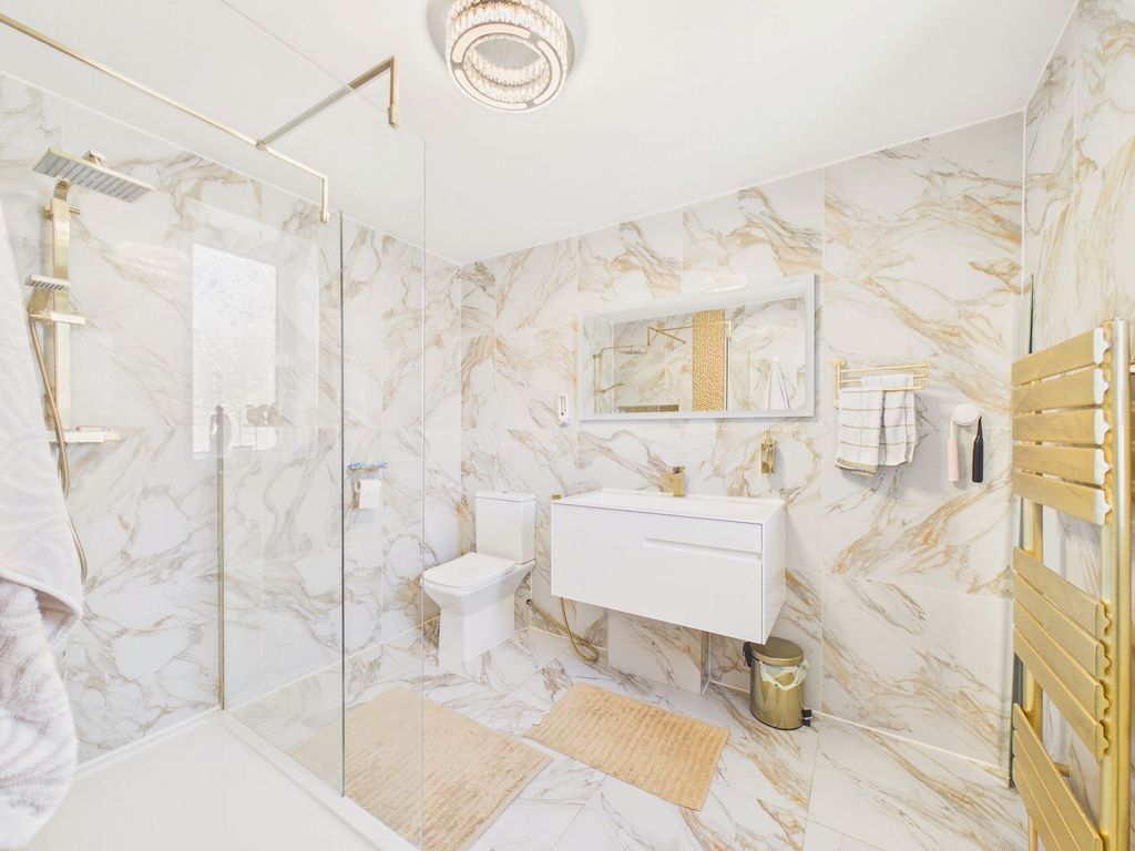 Property photo 3 of 16 En-Suite