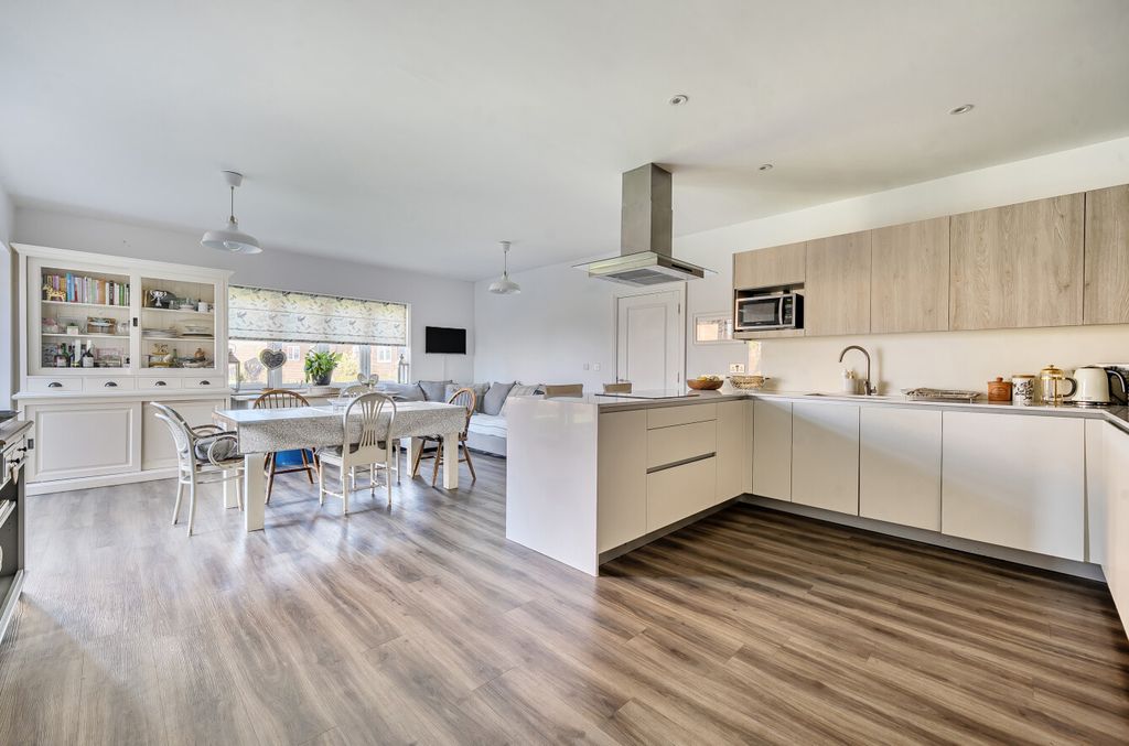 Property photo 3 of 26 1354562-22-68cd5d...