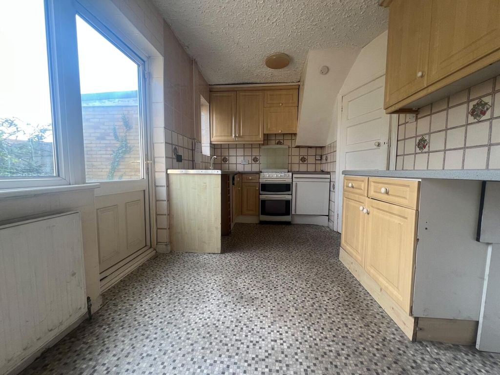 Property photo 3 of 14 Kitchen