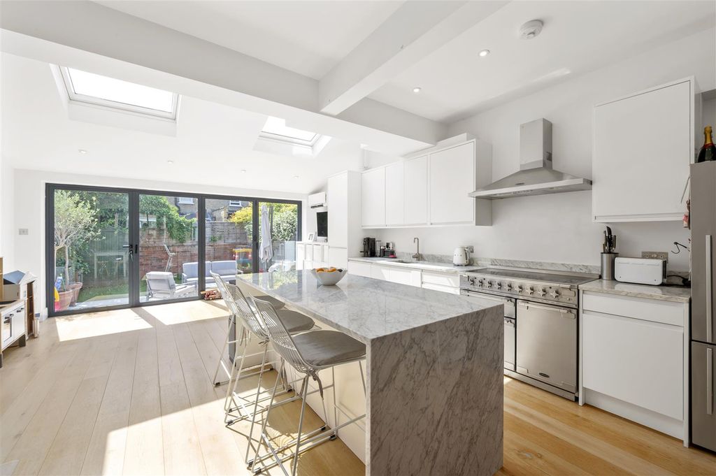 Property photo 2 of 13 43 Trewince Road,5.Jpg