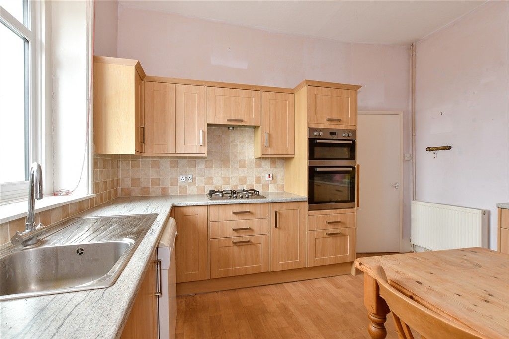 Property photo 3 of 9 Kitchen