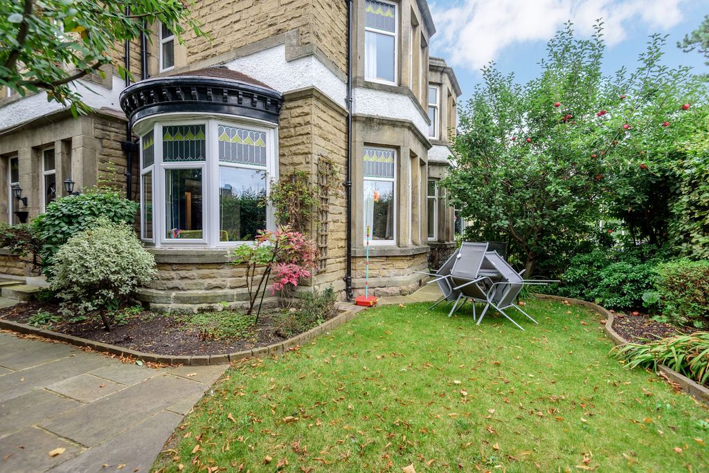 Property photo 3 of 25