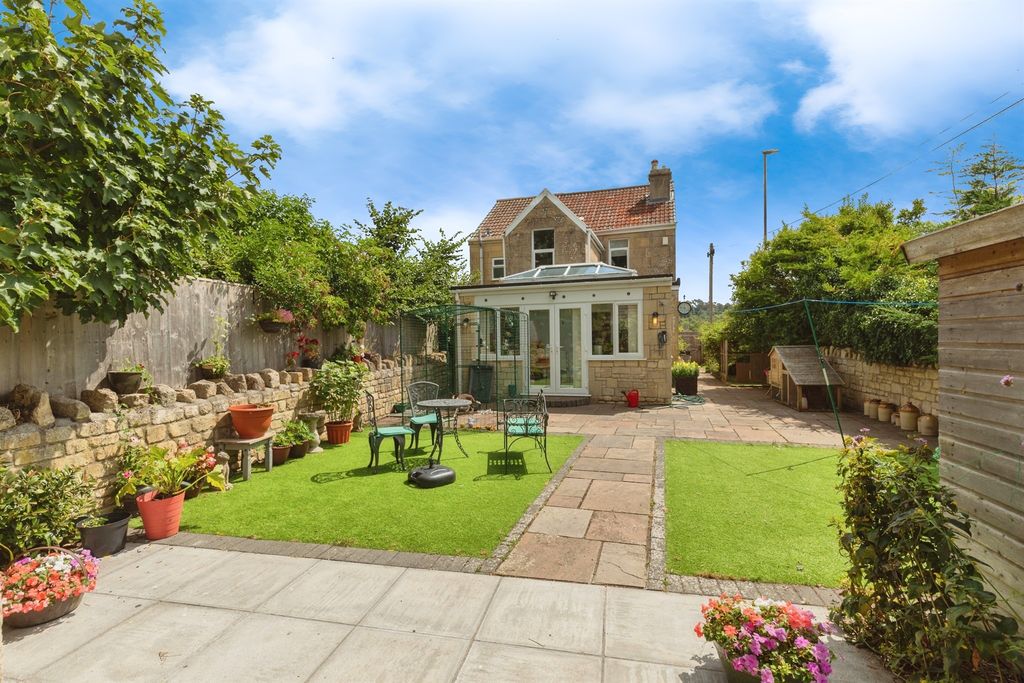 Property photo 1 of 12