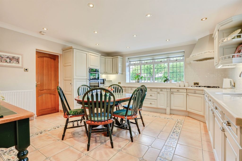 Property photo 3 of 32