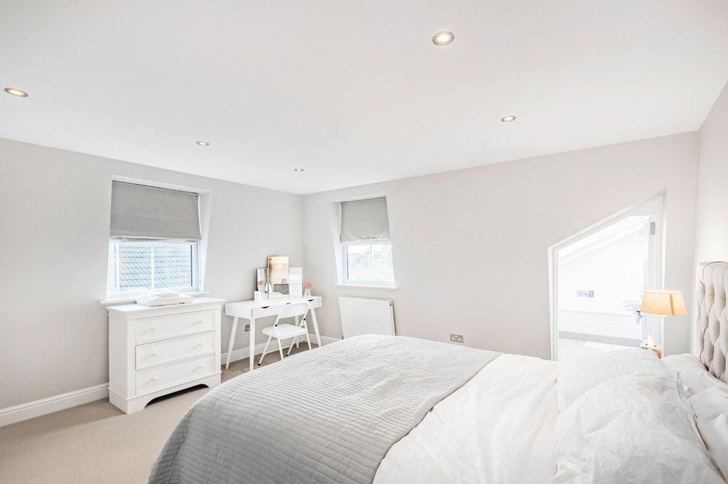 Property photo 3 of 12 Picture No. 20