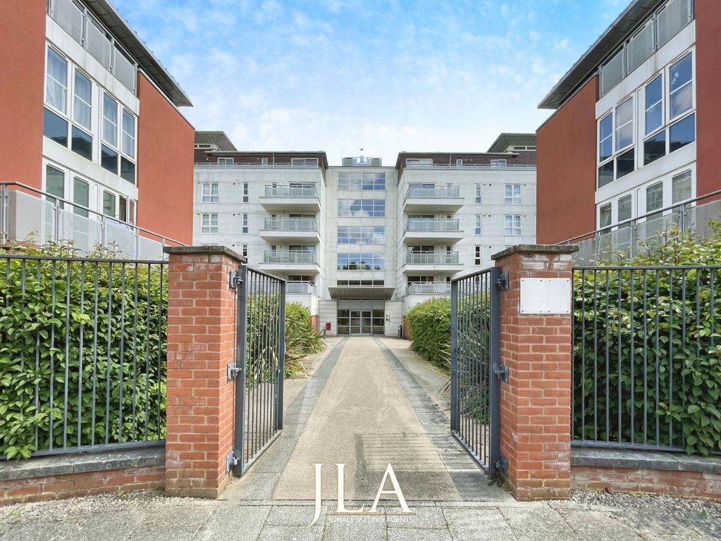 Property photo 1 of 18