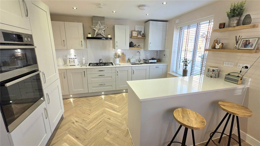 Property photo 3 of 28 Picture No. 30