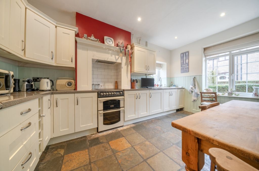 Property photo 3 of 26 1368839-3-68ee86Abe2364