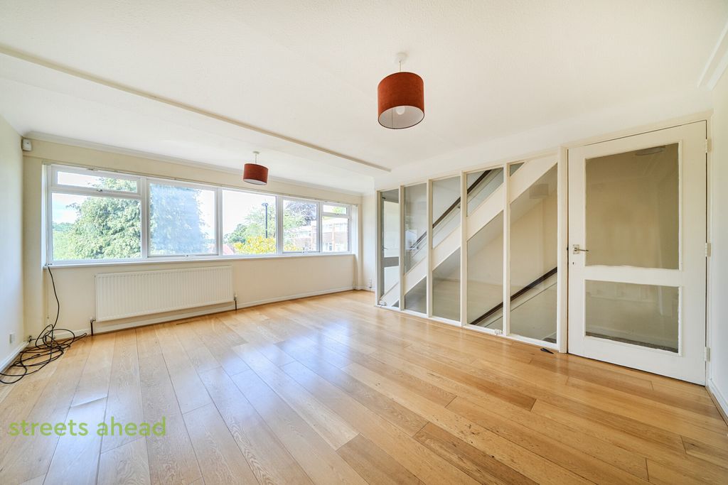 Property photo 2 of 18 E256B209-624d-499...