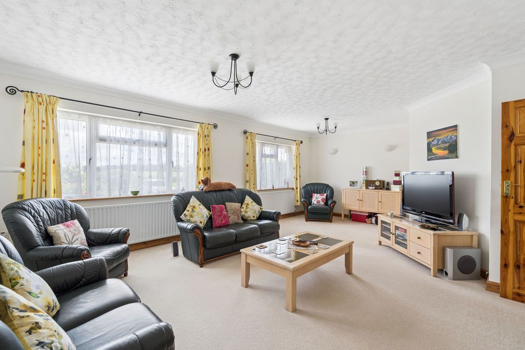 Property photo 2 of 32