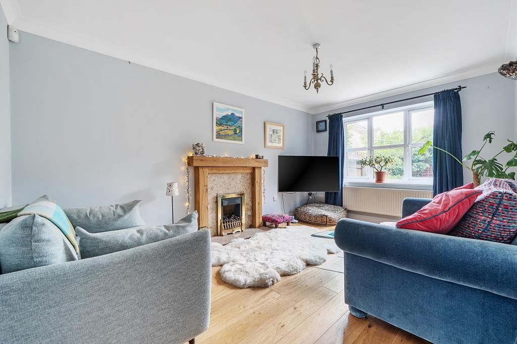 Property photo 3 of 21 Living Room