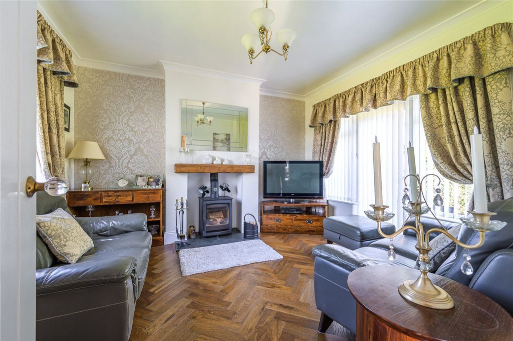 Property photo 2 of 33 Picture No. 05